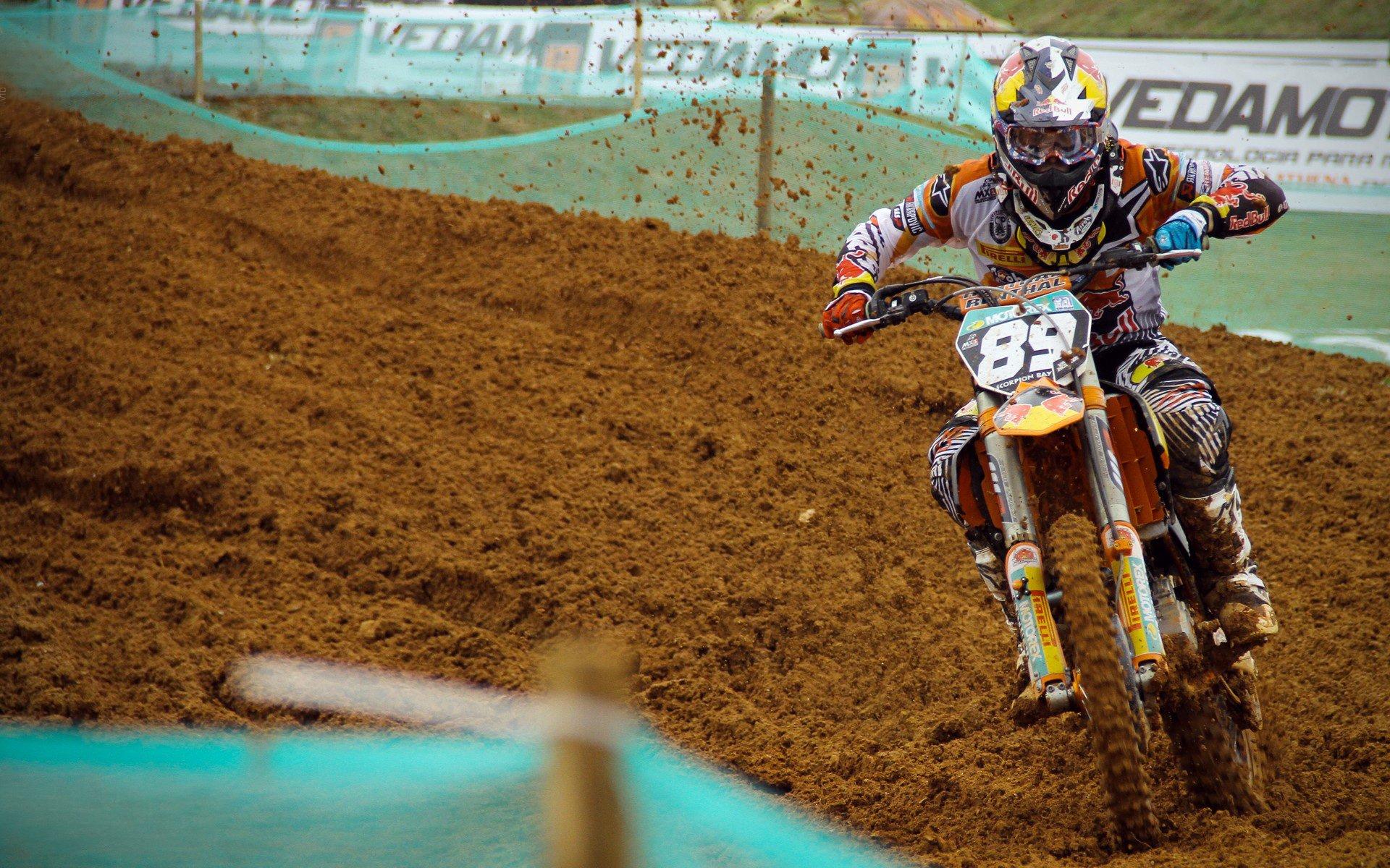 曼城客场狂飙五球 B席双响斯特林马赫雷斯传射建功 欧冠征程势如破竹